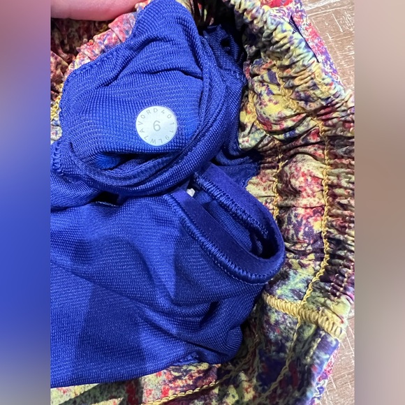 Lululemon SeaWheeze Limited Edition Hotty Hot Shorts - Picture 5 of 12